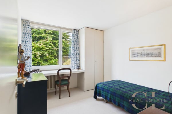 Stilvolles 8-Zimmer-Atriumhaus mit einer Garage und einem Abstellplatz 10