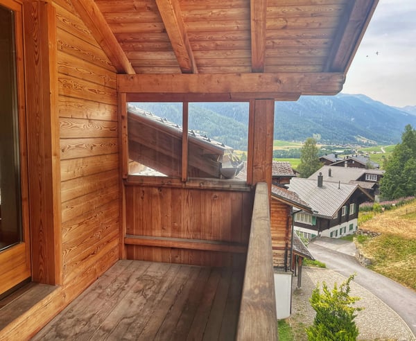 Charmante Dachgeschosswohnung mit Balkon & Abendsonne im idyllischen Goms 1