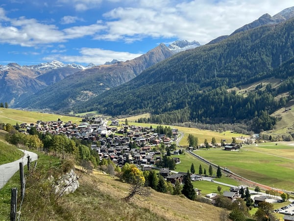 Charmante Dachgeschosswohnung mit Balkon & Abendsonne im idyllischen Goms 14