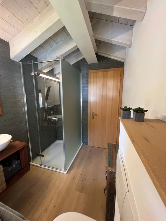 Charmante Dachgeschosswohnung mit Balkon & Abendsonne im idyllischen Goms 10
