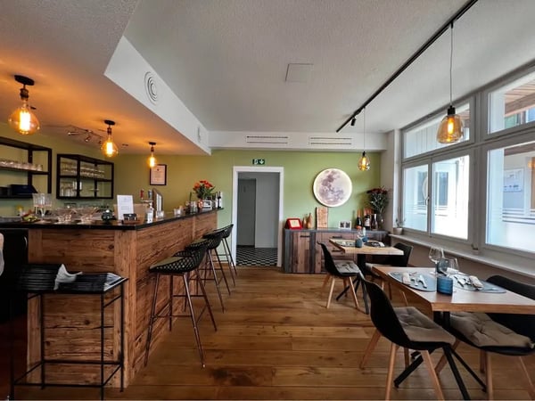 Etabliertes Restaurant mit grosser Terrasse – Region Thunersee 4