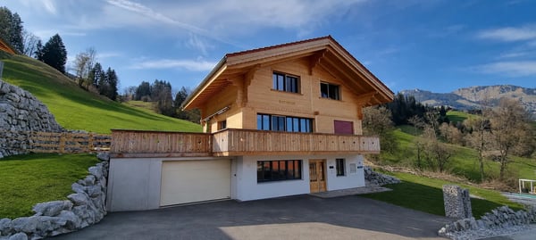 Familienparadies mit großem Umschwung und top Aussicht da, wo andere Ferien machen... 1