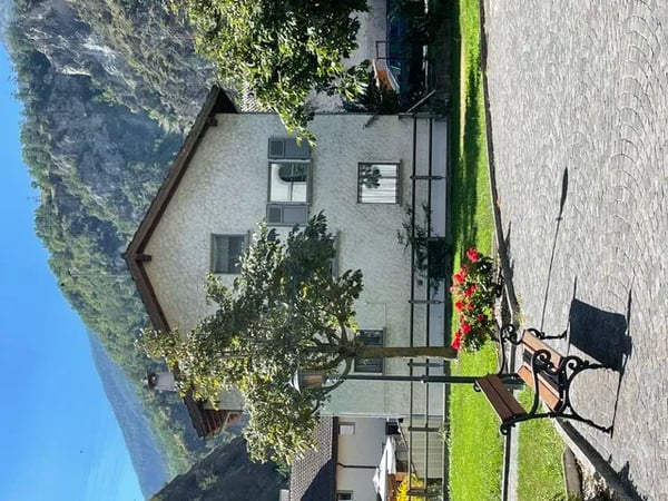 Freistehendes Einfamilienhaus mit Weitsicht, Garten und Wald 2