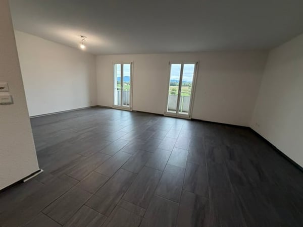 Appartement de 4.5 pièces lumineux avec balcon et place de parc à Onnens 1