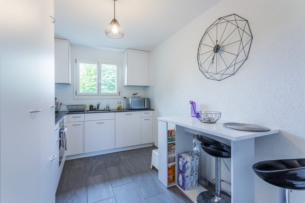 Appartement de 4.5 pièces lumineux avec balcon et place de parc à Onnens 3