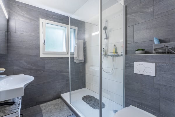 Appartement de 4.5 pièces lumineux avec balcon et place de parc à Onnens 4