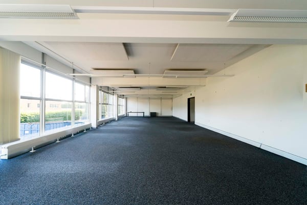 Bâtiment industriel et administratif de 960 m2 à louer 6
