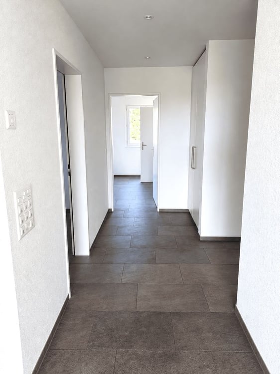 Moderne 4½ Zimmerwohnung mit sonnigem Balkon und schöner Aussicht 4