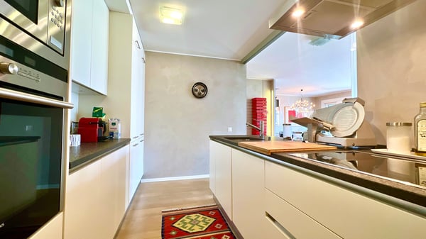 Elegante appartamento di 4.5 locali con vista lago a Lugano Massagno 9