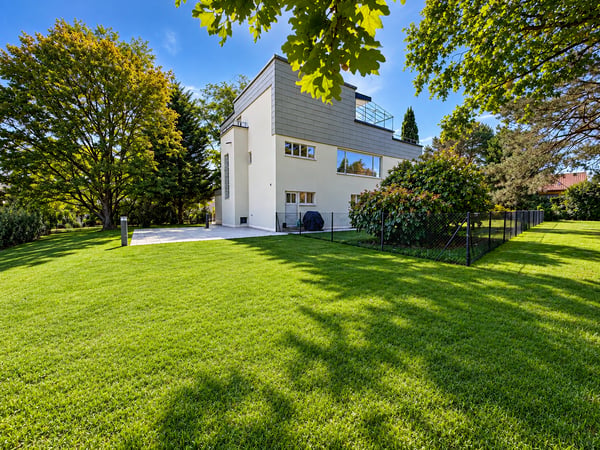 Duplex d'exception dans une villa d'inspiration Le Corbusier
