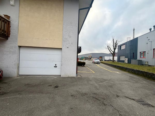 Local polyvalent au rez-de-chaussée - Bureau, dépôt ou activité professionnelle 2