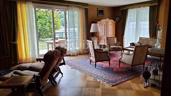 Villa-appartement avec piscine et vue sur le lac 3