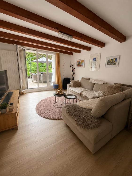Charmantes 5.5-Zimmer-Reiheneckhaus mit Garten und besonderem Wohngefühl 1