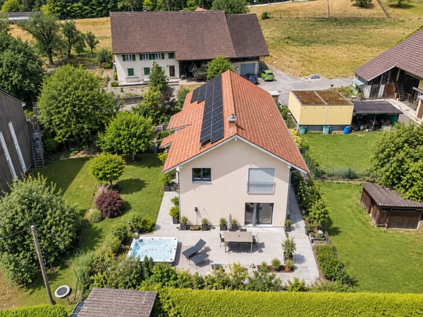 Ihr Familienzuhause im Aaretal: SwimSpa, Schlossblick und Platz für alle 4