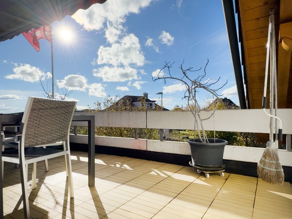 5.5-Zimmer-Galeriewohnung mit sonnigem Balkon und schöner Aussicht 5
