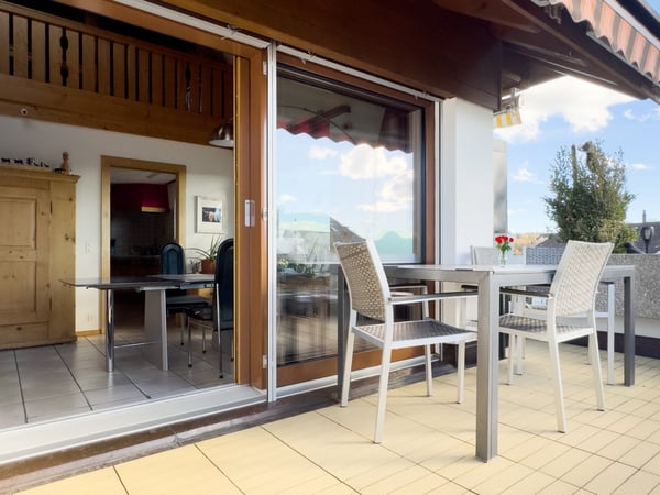 5.5-Zimmer-Galeriewohnung mit sonnigem Balkon und schöner Aussicht 7