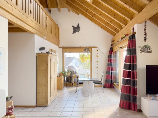 5.5-Zimmer-Galeriewohnung mit sonnigem Balkon und schöner Aussicht 10