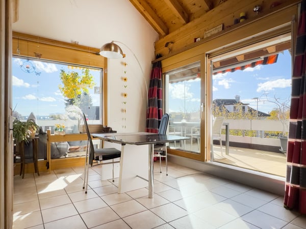 5.5-Zimmer-Galeriewohnung mit sonnigem Balkon und schöner Aussicht 9