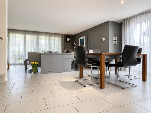 Stilvoll ausgebaute 4.5-Zimmer-Doppel- einfamilienhaushälfte mit Ums 5
