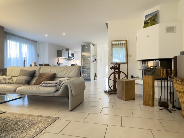Stilvoll ausgebaute 4.5-Zimmer-Doppel- einfamilienhaushälfte mit Ums 8