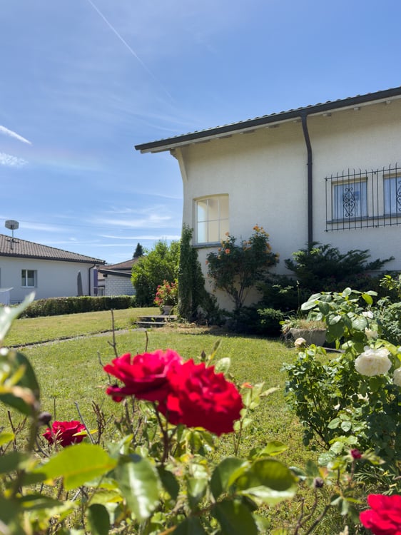 Freistehendes 4-Zimmer-Haus mit Garten, Seeblick und Potenzial 2