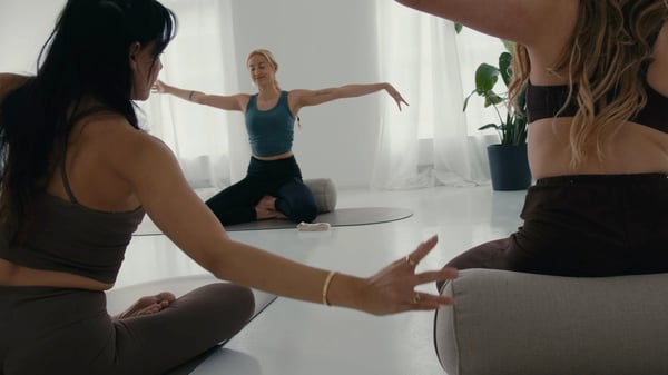 White Room Bern – dein Raum für Yoga, Workshops, Kunst Galerie & mehr direkt neben dem Loeb 11