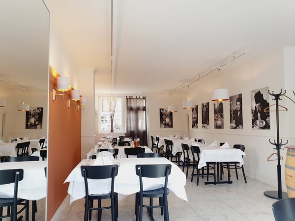 Restaurant mit zwei Terrassen und grossem Parkplatz – Region Biel–Grenchen 3