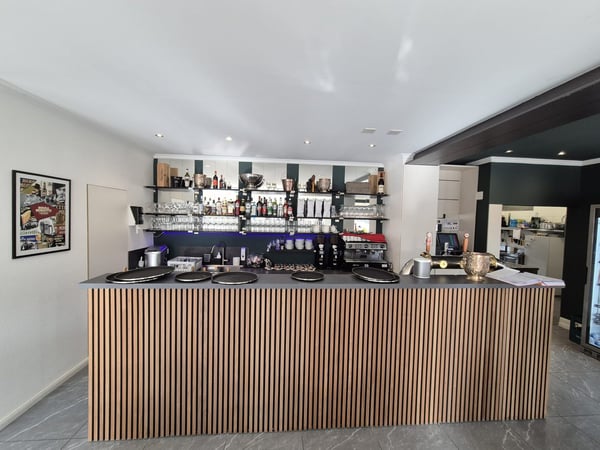 Restaurant mit zwei Terrassen und grossem Parkplatz – Region Biel–Grenchen 7