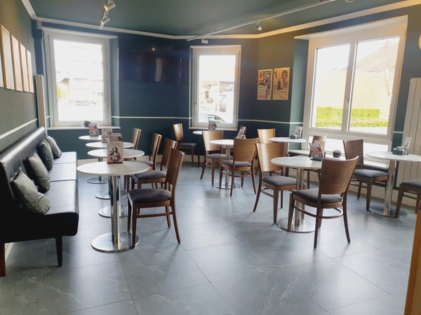 Restaurant mit zwei Terrassen und grossem Parkplatz – Region Biel–Grenchen 4