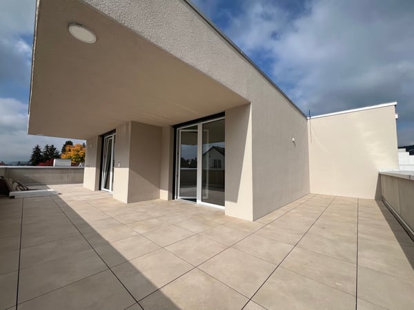 Moderne 2.5-Zimmer-Dachwohnung im Neubau – sofort verfügbar in Wil SG