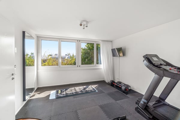 Pool, Privatsphäre und Alpenpanorama in Bassersdorf 9
