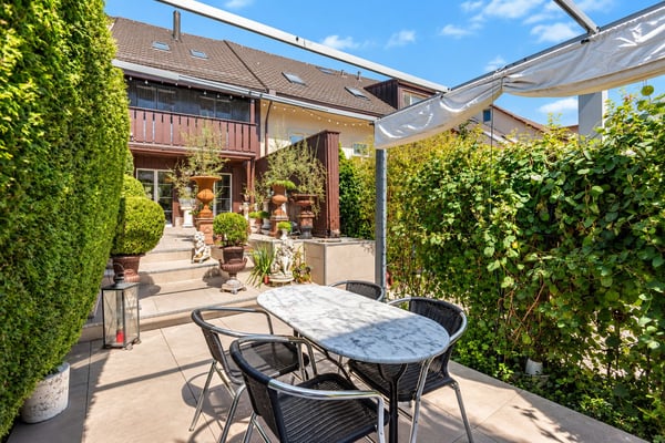 5.5-Zimmer-Haus mit geschütztem Gartenparadies in Stadel 1