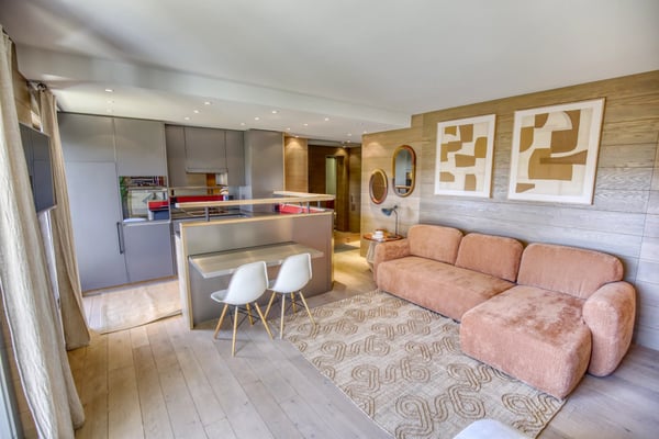 1 bedroom high-end apartment - renovated with a large balcony, in Crans! 2