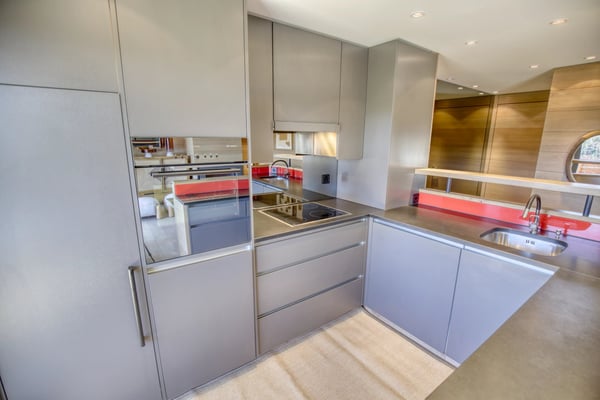 1 bedroom high-end apartment - renovated with a large balcony, in Crans! 4