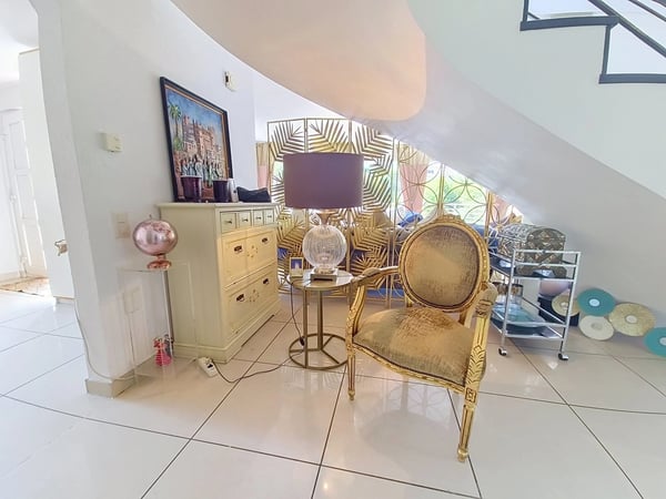 Unique villa in the heart of Sierre, close to Lake Géronde! 12