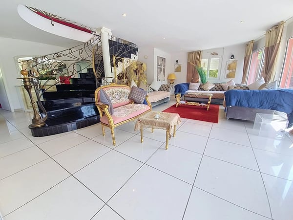 Unique villa in the heart of Sierre, close to Lake Géronde! 4