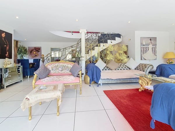Unique villa in the heart of Sierre, close to Lake Géronde! 6