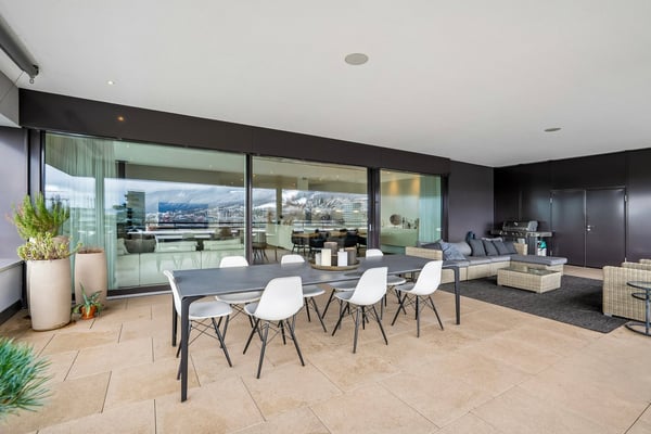 Stunning Furnished 5.5-Room Penthouse Apartment in Zug – Available Immediately