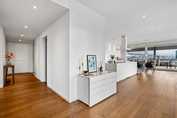 Stunning Furnished 5.5-Room Penthouse Apartment in Zug – Available Immediately 4