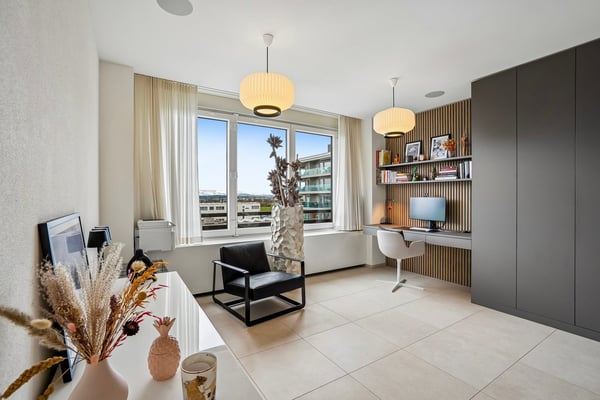 Stunning Furnished 5.5-Room Penthouse Apartment in Zug – Available Immediately 5