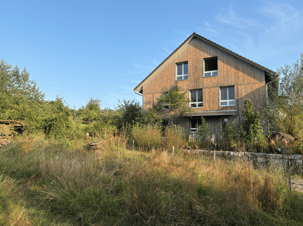 Spacious 5.5-Room Semi-Detached House with Beautiful Views in Uerzlikon 7