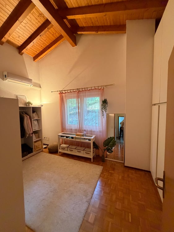 Incantevole villa unifamiliare con piscina, garage doppio e vista lago 6