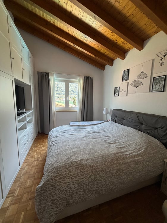 Incantevole villa unifamiliare con piscina, garage doppio e vista lago 8