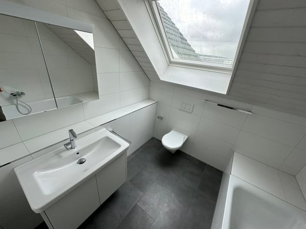 Grosszügige Dachwohnung mit Liftzugang 8