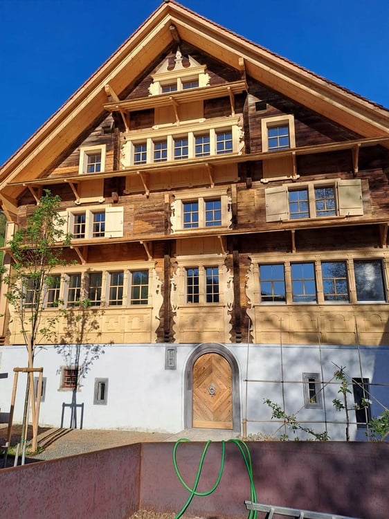 Renditeobjekt / Mehrfamilienhaus der besonderen Art - Historisches Haus mit 6 neuwertigen Wohnungen und 2 Studios/Ateliers 2