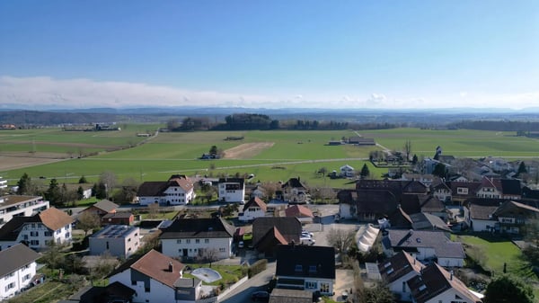 Wohnen und Entwickeln: Bauernhaus mit Landreserve in Attiswil 5