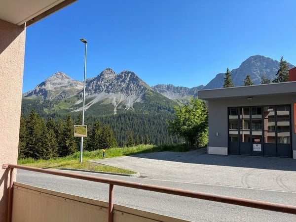 4-Zimmer-Studiopaket mit Balkon und Bergsicht in Arosa 2