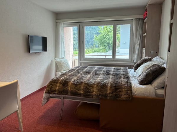 4-Zimmer-Studiopaket mit Balkon und Bergsicht in Arosa 3