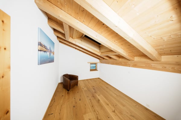 Alpines Wohngefühl mit Weitblick – grosszügige Maisonette in St. Antönien 12