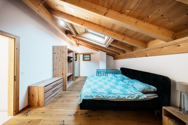 Alpines Wohngefühl mit Weitblick – grosszügige Maisonette in St. Antönien 11